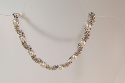 Crystal and Synthetic Pearl silver tone Necklace - Image 3