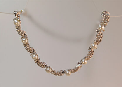 Crystal and Synthetic Pearl silver tone Necklace - Image 4