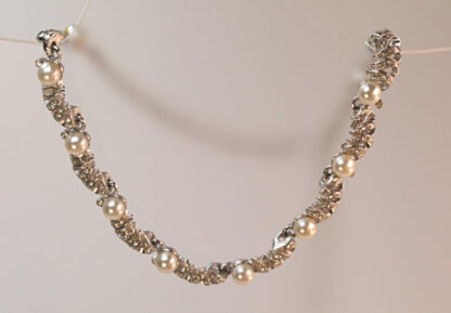 Crystal and Synthetic Pearl silver tone Necklace - Image 5