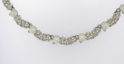 Crystal and Synthetic Pearl silver tone Necklace - Image 10