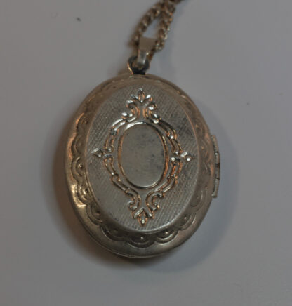 Delicate Antique Locket - Image 2