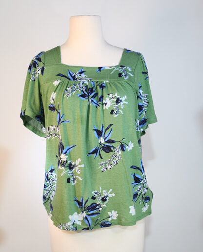 Lucky Floral Design Green Top Size Small Petite - Image 3